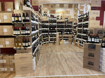 Die Bordeauxecke im Ladenlokal CB Weinhandel Am Ardey 3 in Essen NRW