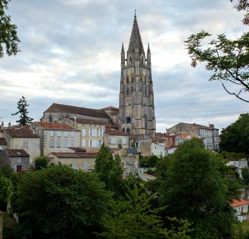 Frankreich-Saintes-Rotwein