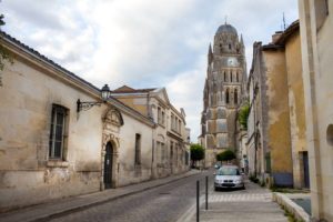 Die Straßen von Saintes. Weinreise nach Bordeaux